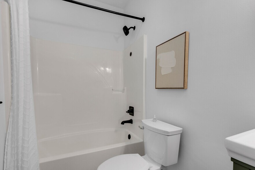 Building Photo - 9724 Brooks Dr