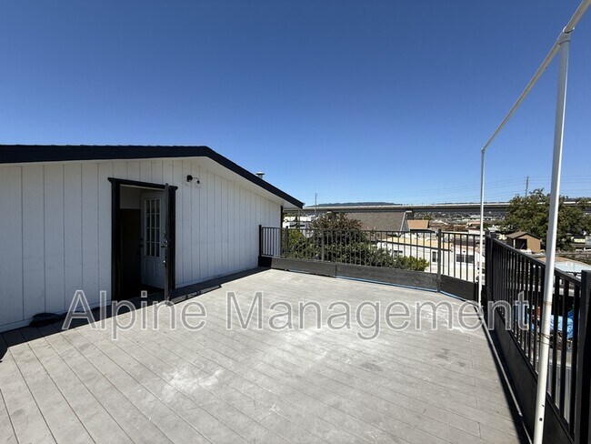 Building Photo - 806 52nd Ave