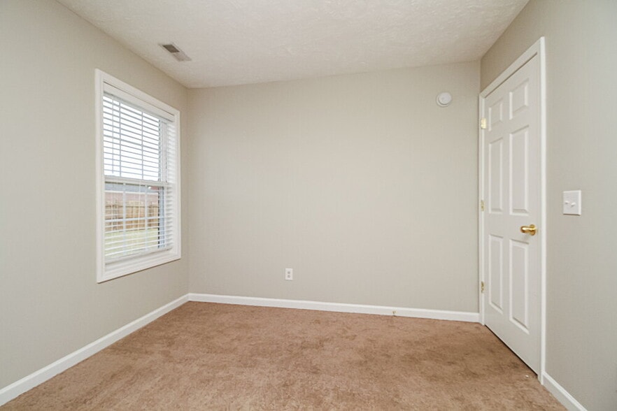 Building Photo - 3033 Mesquite Dr