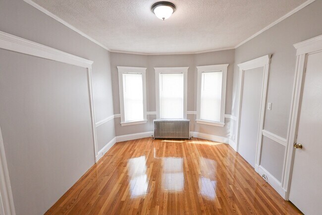 Building Photo - 129 Draper St