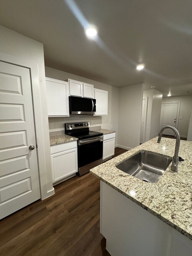 Building Photo - Located in Homestead!!! Newer Fabulous 3/2/1 CISD