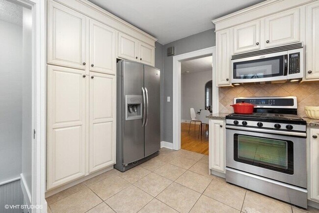 Building Photo - 1021 Morrison Ave