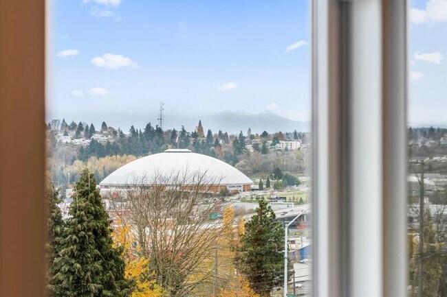 Building Photo - 612 S 18th St