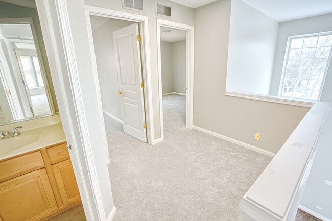 Building Photo - 3174 Bromley Ln