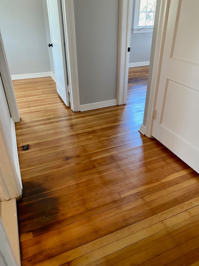 Building Photo - 11 N Colonial Dr