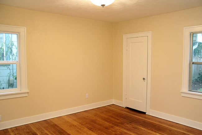 Building Photo - 3423 NE 54th Ave