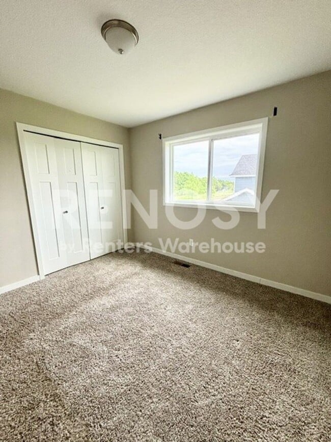 Building Photo - 4634 9th St NE