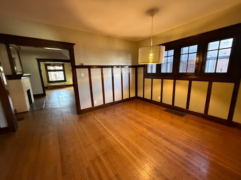 Building Photo - 963 Woodruff Pl W Dr