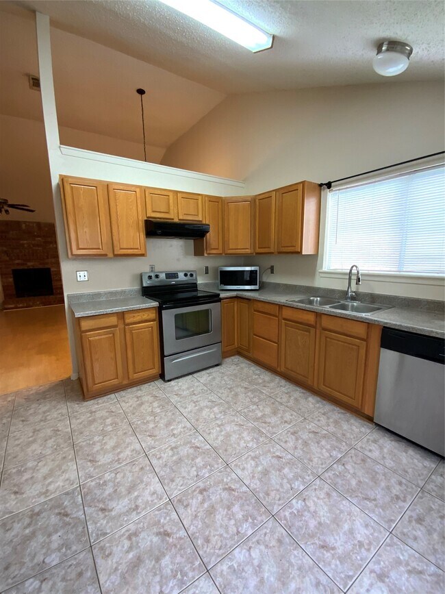 Building Photo - 5027 Kleinway Dr