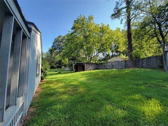 Building Photo - Section8 Accepted