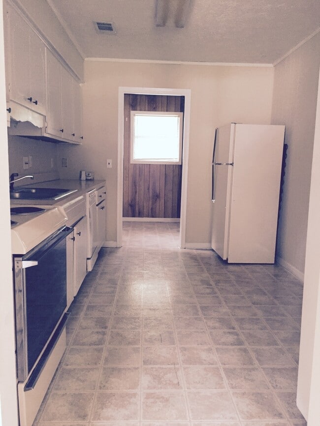 Building Photo - Duplex on East University Drive!