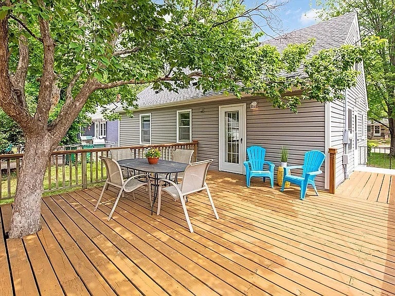 Building Photo - 4147 Yates Ave N