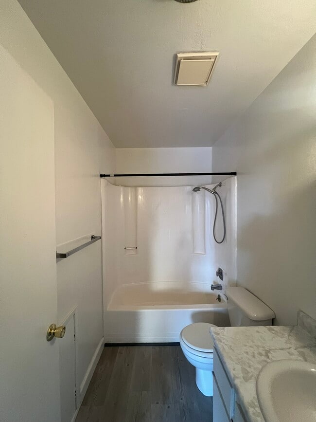 Building Photo - 1109 Sierra Blvd