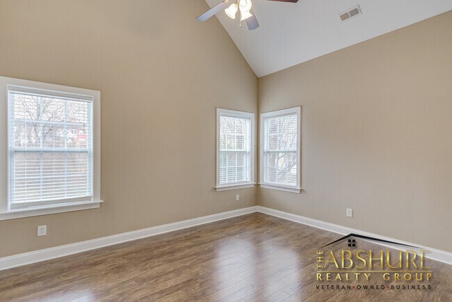 Building Photo - 325 Timber Meadow Lake