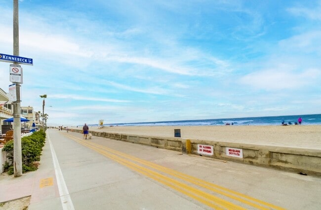 Building Photo - Price drop! Cozy Home Between Mission Beach and Mission Bay with Parking and Rooftop Deck!