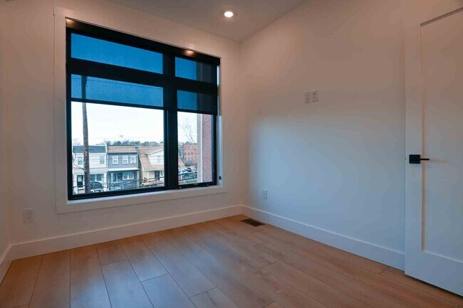 Building Photo - 2637 4th St NE