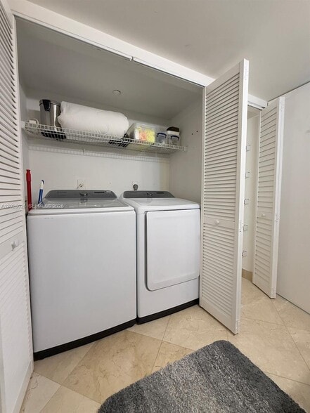Building Photo - 16400 Collins Ave