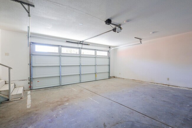 Building Photo - 071-02