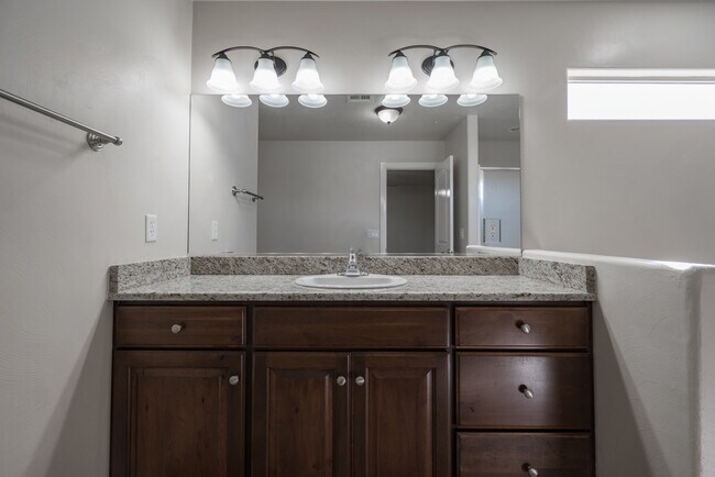 Building Photo - 986 Camel Springs Dr