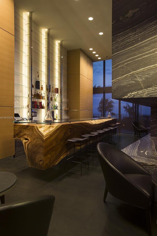 Building Photo - 18555 Collins Ave