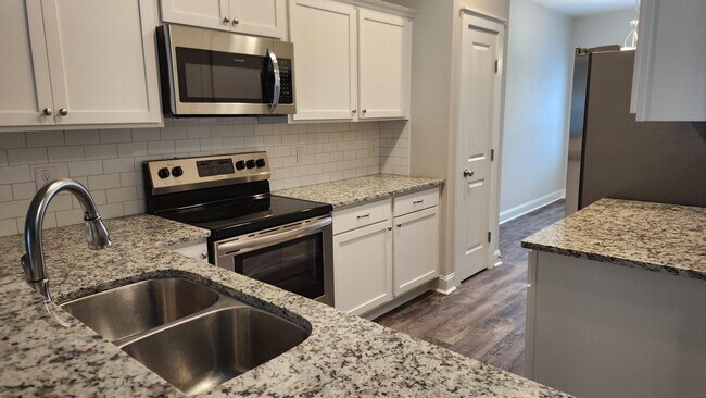 Building Photo - 1815 Fox Den Way