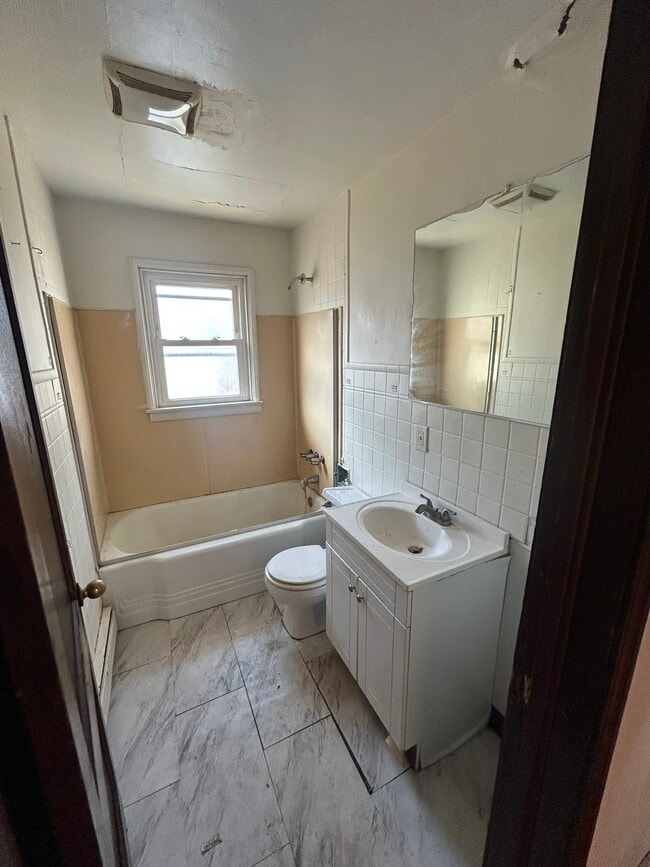 Building Photo - 5443 Rosemont Ave