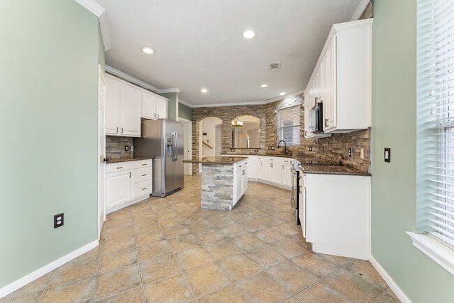 Building Photo - 11 S Bendrook Loop