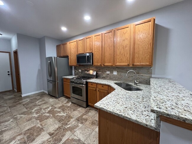 Building Photo - 17542 Gilbert Dr