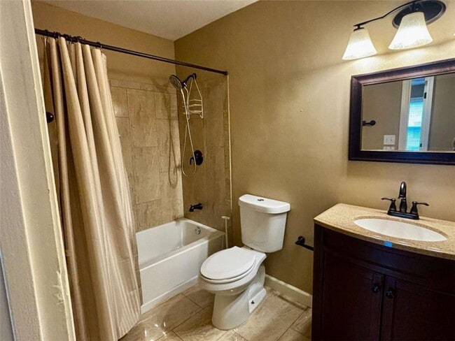 Building Photo - 125 Lantern Ridge Dr