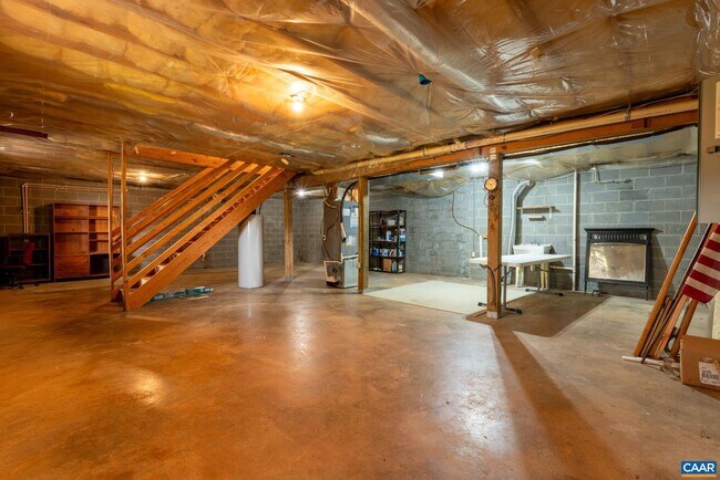 Building Photo - 497 Sunset Dr