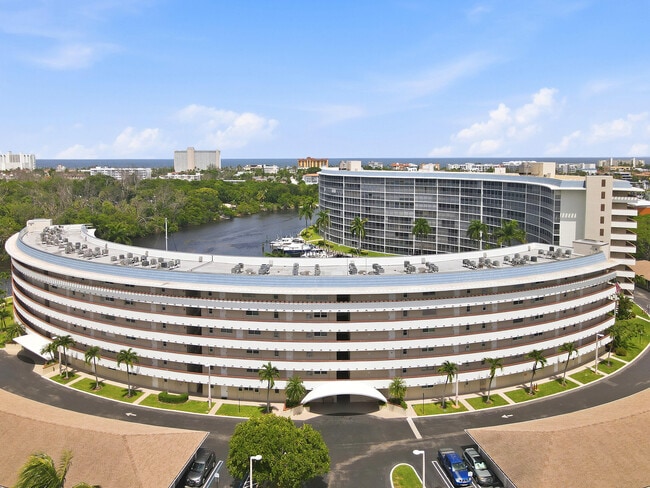 Building Photo - 1427 E Hillsboro Blvd