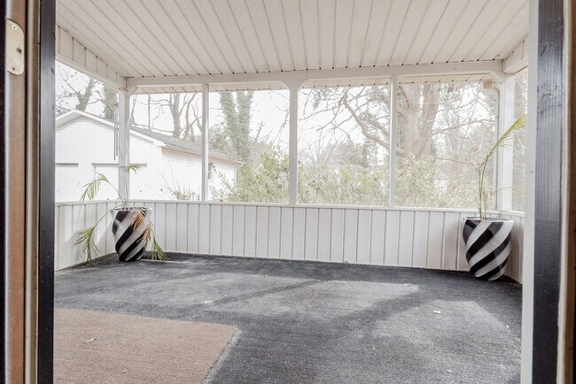 Building Photo - REDUCED!