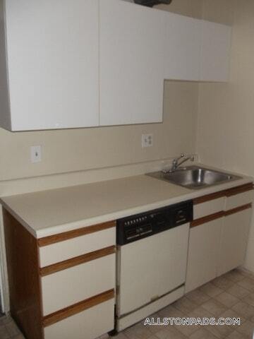 Primary Photo - 86 Glenville Ave