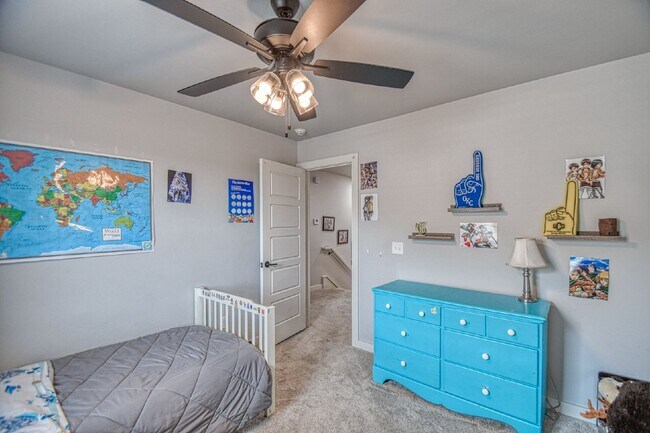 Building Photo - Spacious 5-Bedroom Home with 3 Full Baths ...