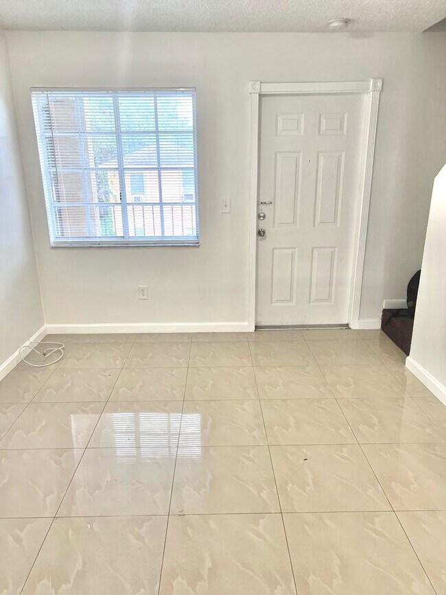 Building Photo - 1244 SW 5th St