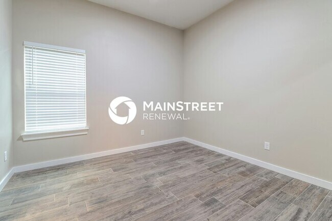 Building Photo - 3 Bedroom Pet-Friendly Home in Oklahoma City, OK with Main Street Renewal