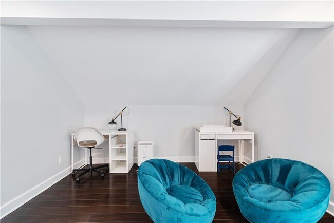 Building Photo - 4200 Roswell Rd NE