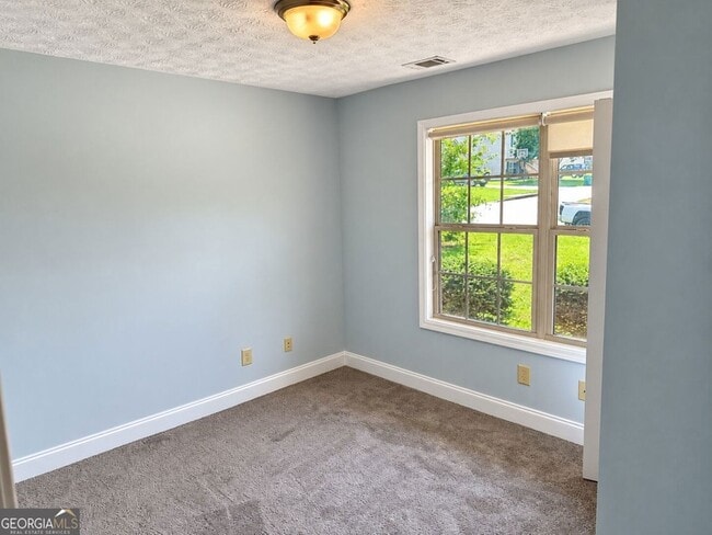 Building Photo - 561 Highland Pointe Dr