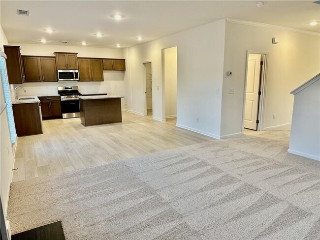 Building Photo - 213 Bloomfield Cir