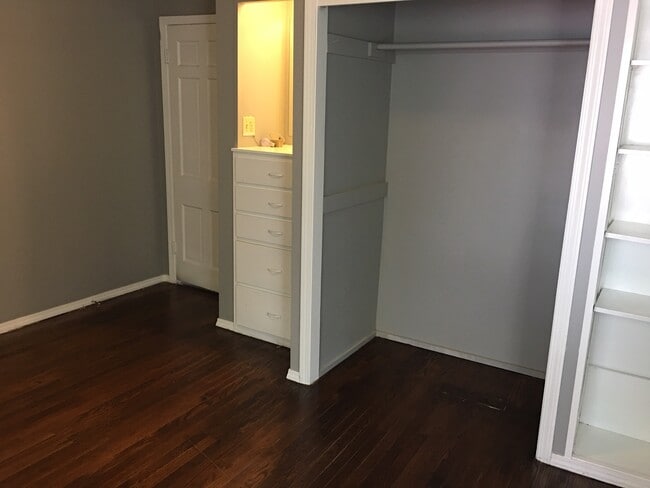 Building Photo - 2725 E 1st St