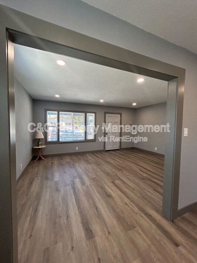 Building Photo - 2370 Lowell Ave