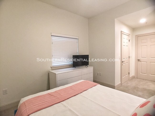 Building Photo - 13333 Johnson Beach Rd Unit 204 ~by Southern