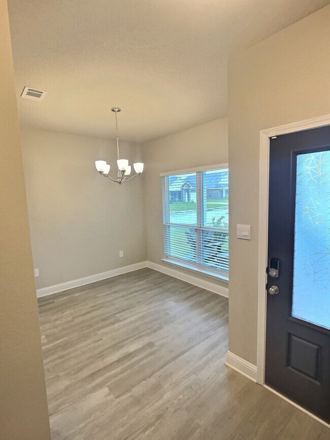 Building Photo - 3-bedroom home located in the South Pointe subdivision!