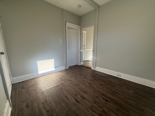 Building Photo - 4350 W 28th St