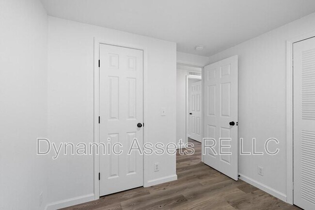 Building Photo - 405 Falletti St