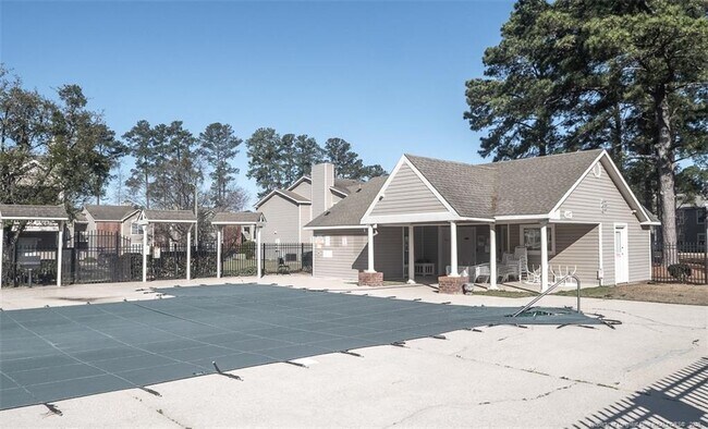 Building Photo - 667 Bartons Landing Pl