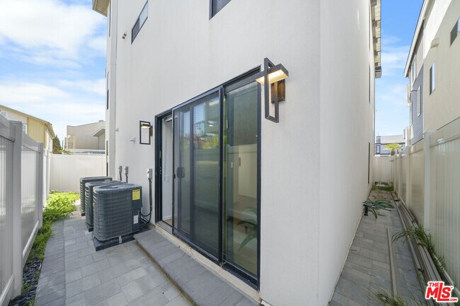 Building Photo - 1500 Ocean Dr