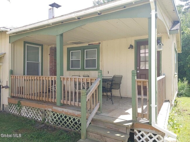 Building Photo - 2001 NY-9N Scenic