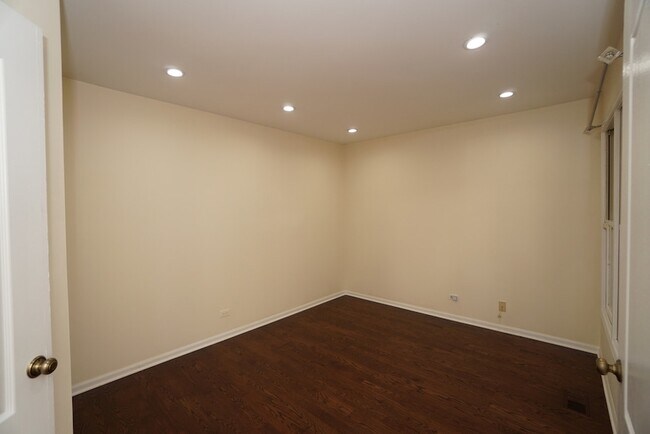 Building Photo - 229 Willow Pkwy