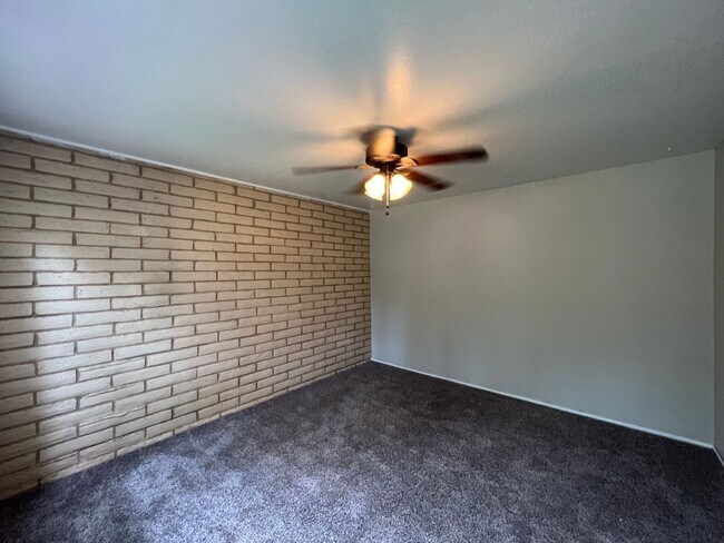 Building Photo - 3 Bedroom Condo in Cinnimon Courtyards